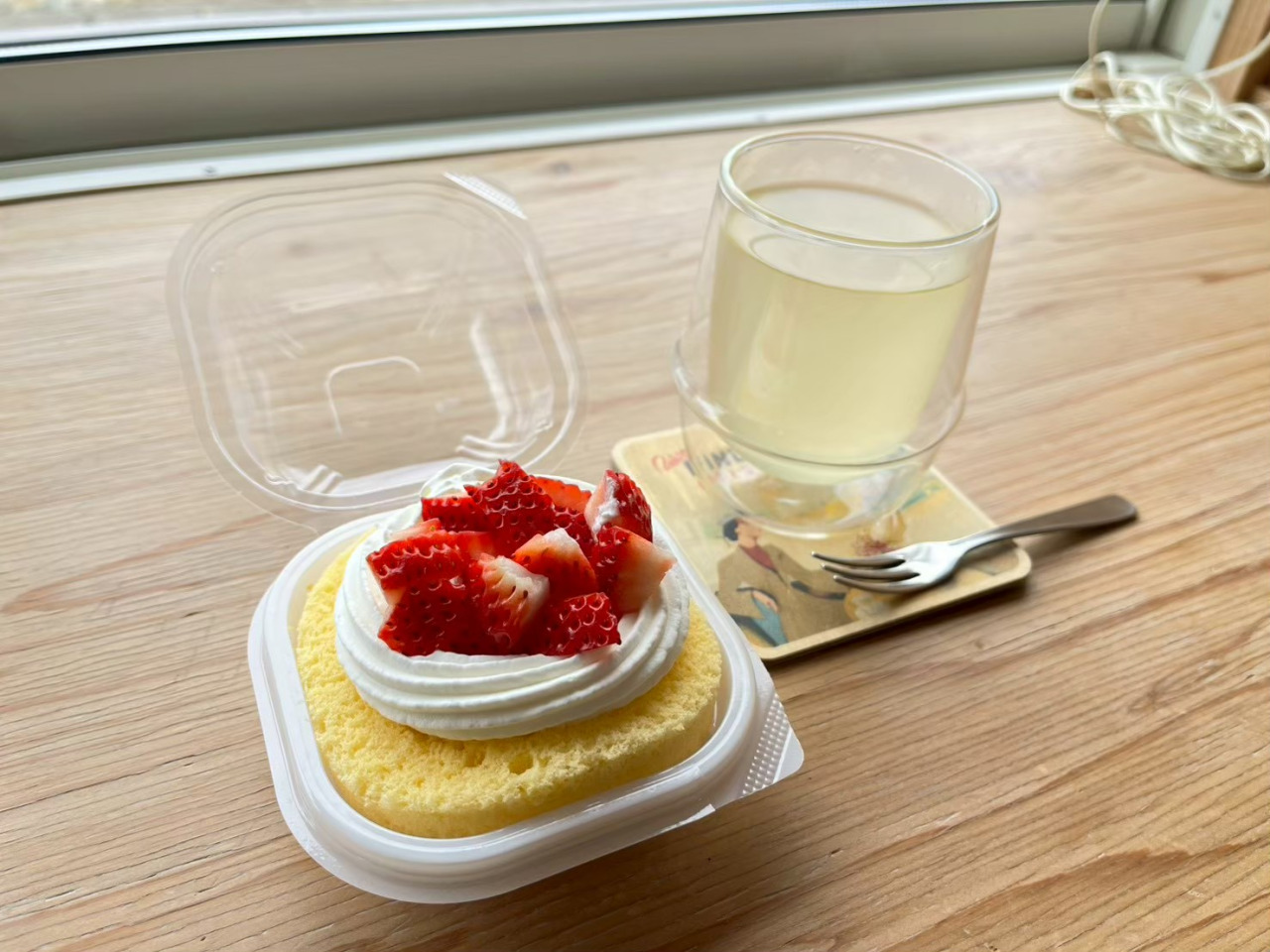 地元産いちご・松永牛乳を使った米粉ロールケーキ販売
