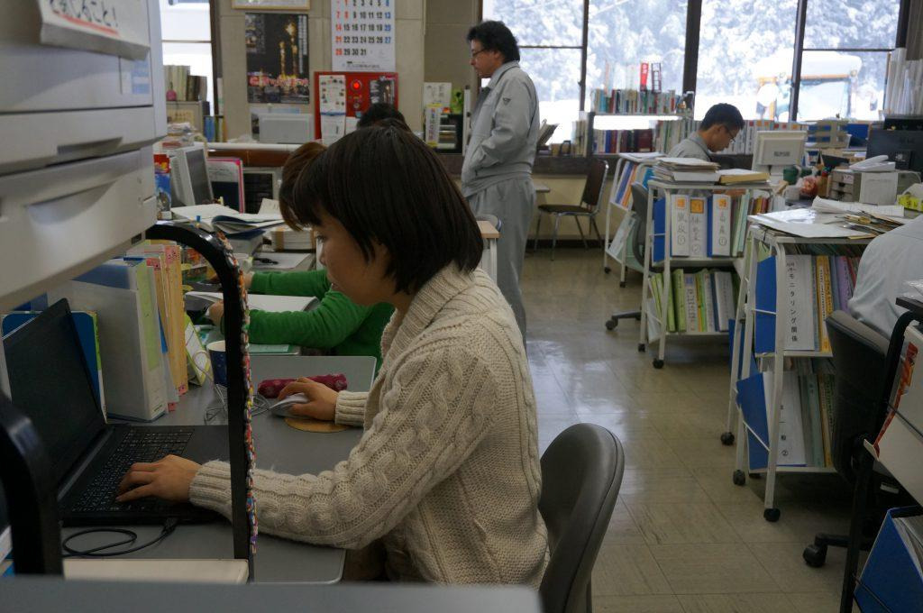 職場での事務作業も大切な仕事