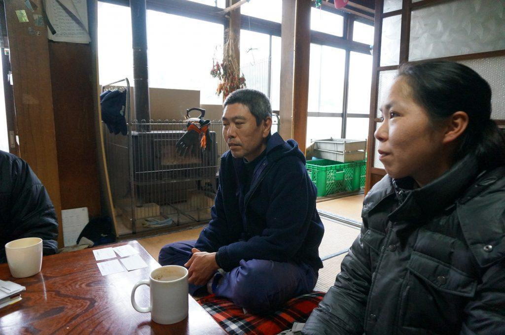 インタビューに答える小林さん夫婦