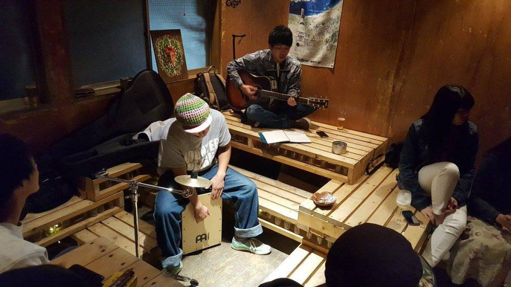 福島の学生バー『Jam』でのイベントの様子