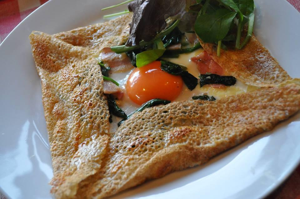 地域おこし隊員時代に開発に携わった『おのまち小町ガレット』