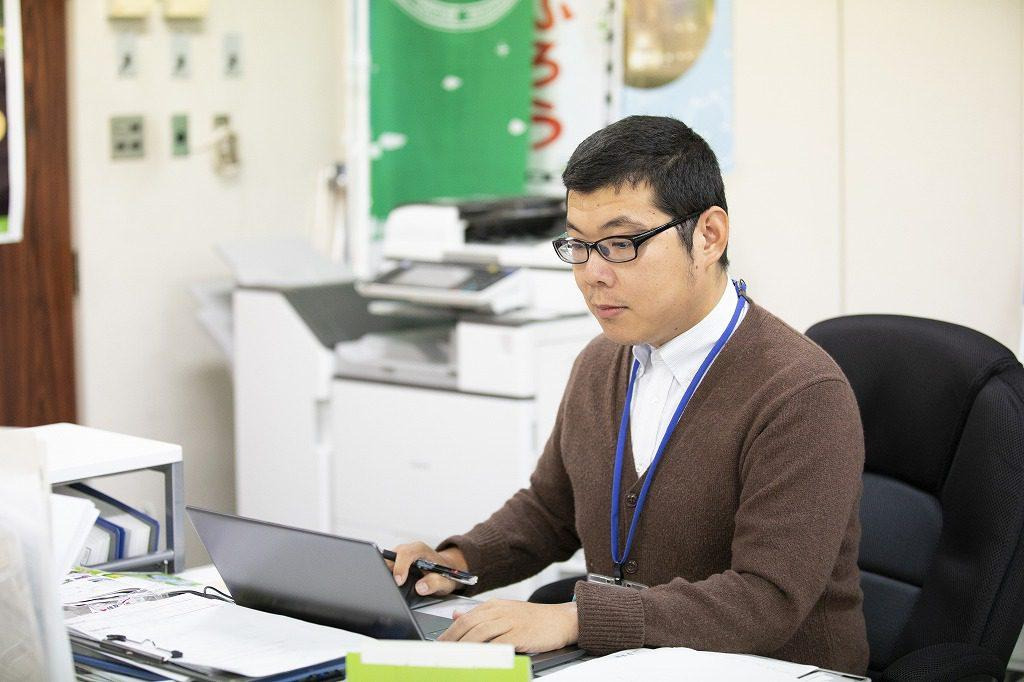 地域おこし協力隊として幅広い業務に取り組む徐さん