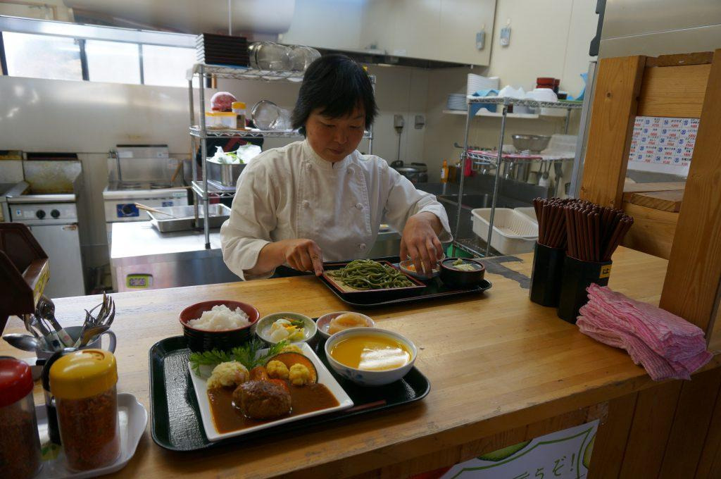 樋口さんの仕事場での一コマ