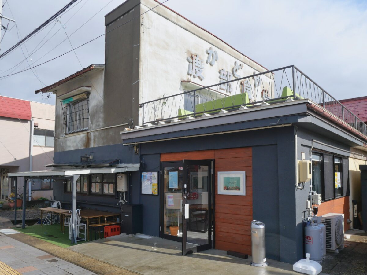 会津坂下駅の目の前にある「rental space unlock」の外観