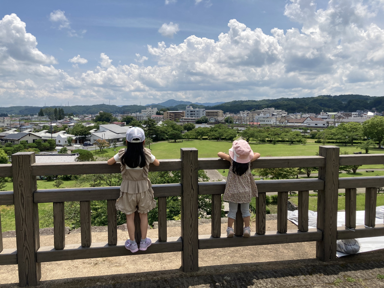 白河市のシンボル小峰城から町を一望できる