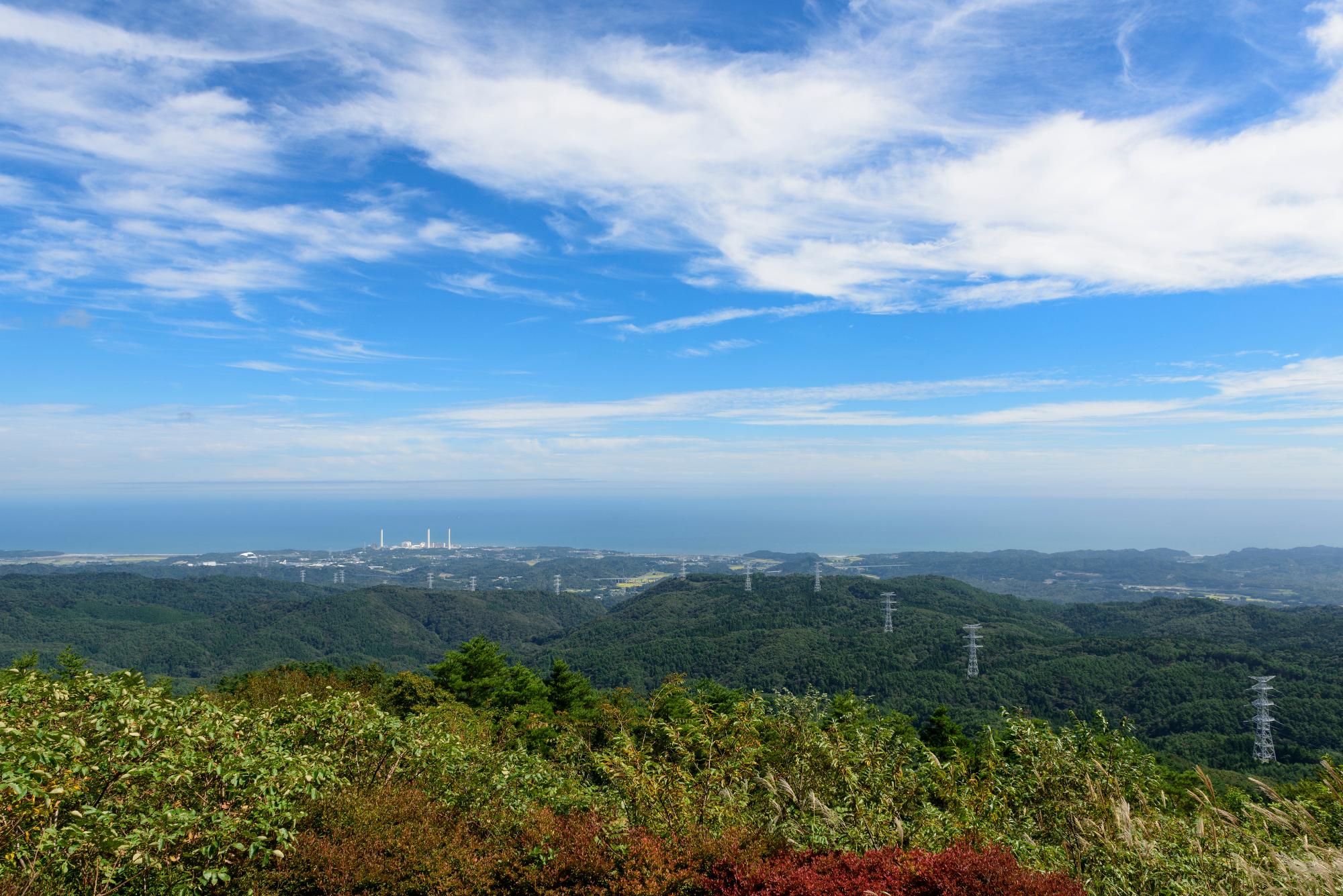 福島県広野町の五社山（ごしゃやま）から町中を望んだ景色